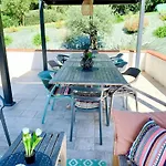Hébergement de vacances Restored Near Toulouse With Pool
