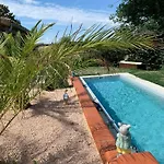 Hébergement de vacances Restored Near Toulouse With Pool