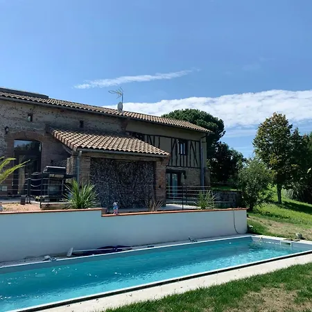 Dom wakacyjny Restored Near Toulouse With Pool